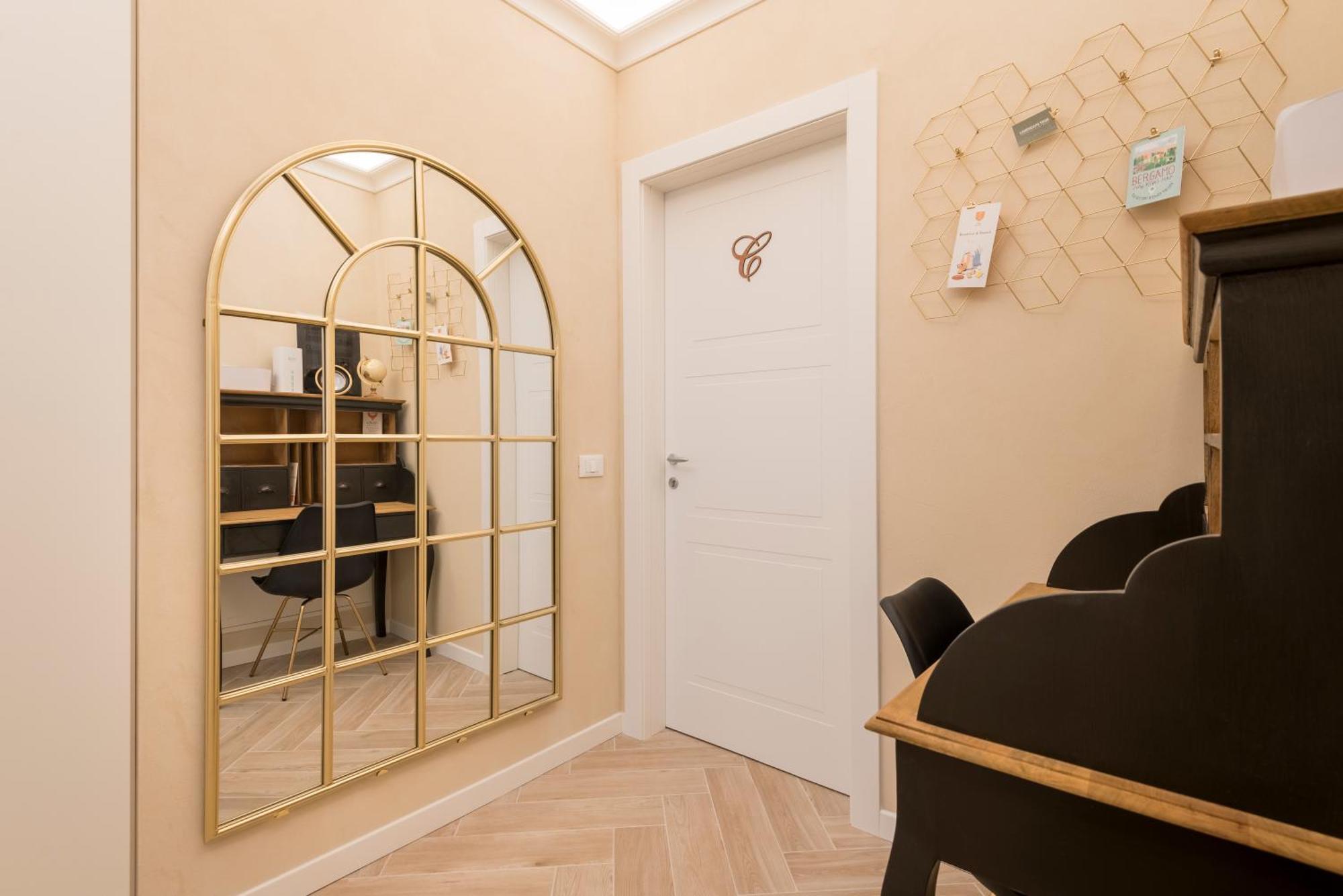 Golden Chic - Citta Alta Apartment Bergamo Luaran gambar